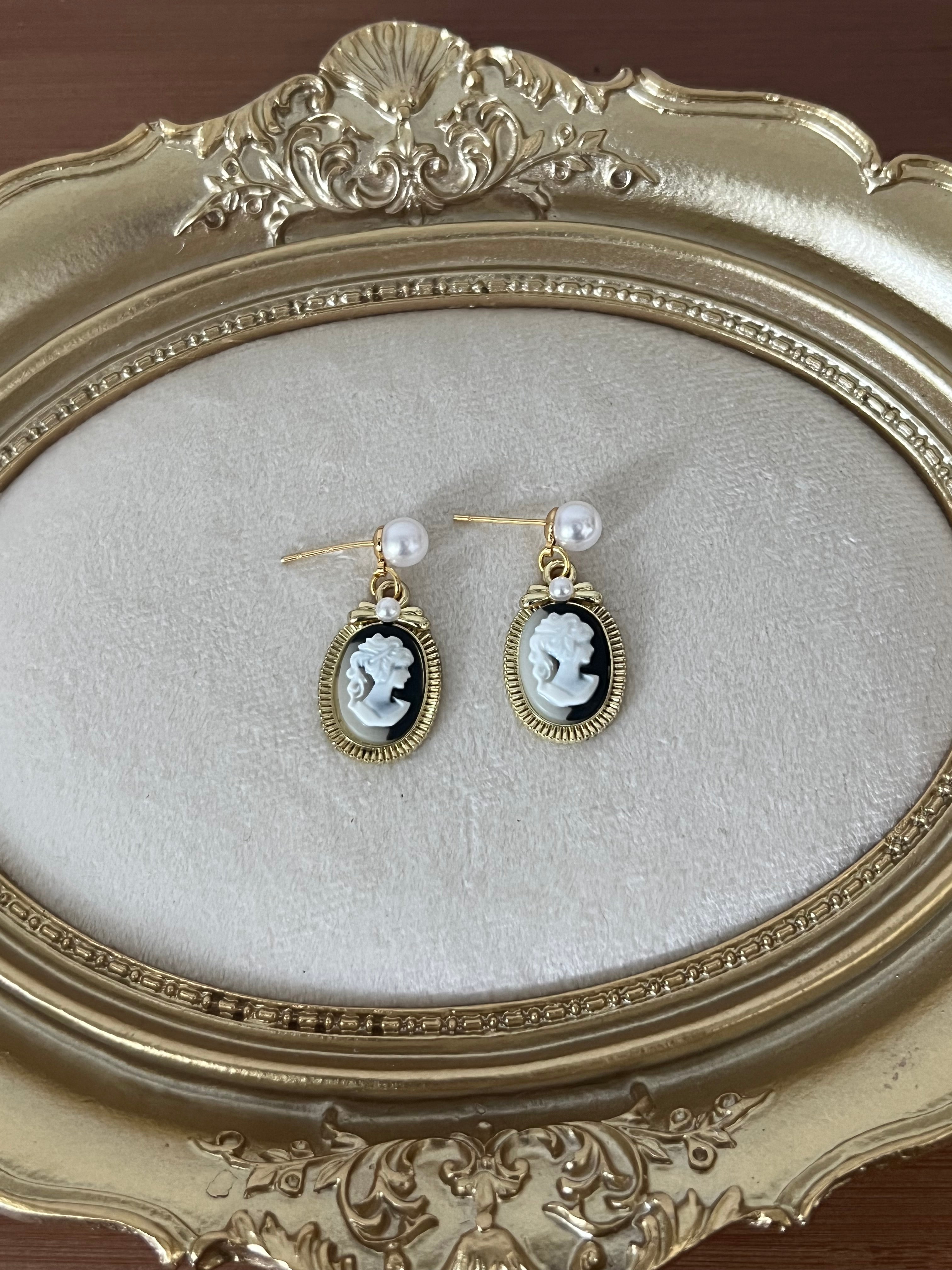 Cameo lady pearl earrings